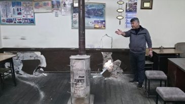 Erzincan&rsquo;da Yıkım Faciasından D&ouml;n&uuml;ld&uuml;: İş Makinesi Duvarı Yıktı