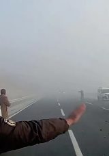Erzurum ve Kars'ta Yoğun Sis Etkili: Yolcu Otob&uuml;s&uuml; TIR ile &Ccedil;arpıştı, 13 Yaralı