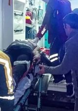 Erzurum'da Kız Ka&ccedil;ırma Kavgası Kanlı Bitti: Baba ve Oğlu Yaralandı!
