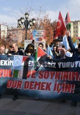 Erzurum'da Sağlık &Ccedil;alışanları 104 Haftadır Gazze İ&ccedil;in Desteklerini S&uuml;rd&uuml;r&uuml;yor