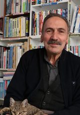 Erzurumlu Sahaf 30 Yıldır Kitaplarla Dolu Bir Hayat S&uuml;r&uuml;yor!
