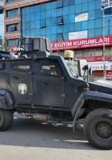 Esenyurt'ta El Bombası Krizi: Otele Atıldı!