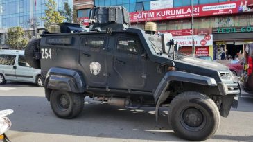 Esenyurt'ta Otele El Bombası Atıldı: Ekipler Olay Yerinde