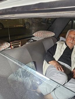 Eşini Kaybettikten Sonra Bunalıma Girdi: Yaşlı Adam 5 Yıldır Otomobilde Yaşıyor!