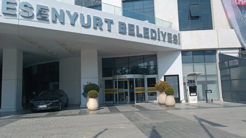 Eski Esenyurt Belediye Başkanı Ahmet &Ouml;zer Hakkında Tahliye Kararı Verildi