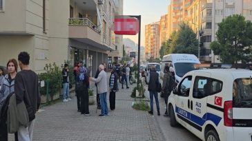 Eski Eşini G&ouml;ğs&uuml;nden Bı&ccedil;aklayıp Polise Teslim Oldu