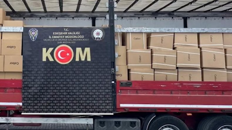 Eskişehir'de 6 Milyon 900 Bin Makaron ve 960 Kilogram Tütün Yakalandı