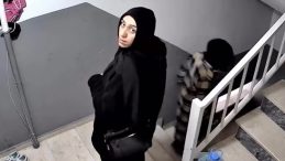Ev sahibi kameradan seslendi! Neye uğradıklarını şaşırdılar, apar topar kaçtılar