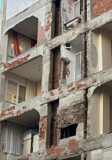 Ev Sahipleri Şaşkın: 38 Yıllık Apartmanda Duvar Yokmuş!
