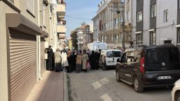 Evde boğazı kesilmiş halde &ouml;l&uuml; bulunmuştu! Zihinsel engelli oğlu adliyeye sevk edildi