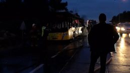 Ey&uuml;psultan'da İETT Otob&uuml;s&uuml; Yanarak Kullanılamaz Hale Geldi