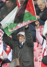 Fanatik Nineler Trib&uuml;nleri Sarsıyor! Mahalle Halkını Da Samsunspor Ma&ccedil;ına Taşıyorlar