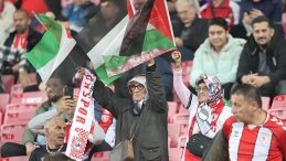 Fanatik Nineler Trib&uuml;nleri Sarsıyor! Mahalle Halkını Da Samsunspor Ma&ccedil;ına Taşıyorlar