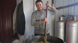 Faydaları saymakla bitmiyor… Binbir emekle &uuml;retiyorlar! Kilosu 2 bin liraya kadar &ccedil;ıkıyor