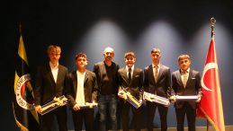 Fenerbahçe, 5 Genç Futbolcu ile Profesyonel Sözleşme İmzaladı
