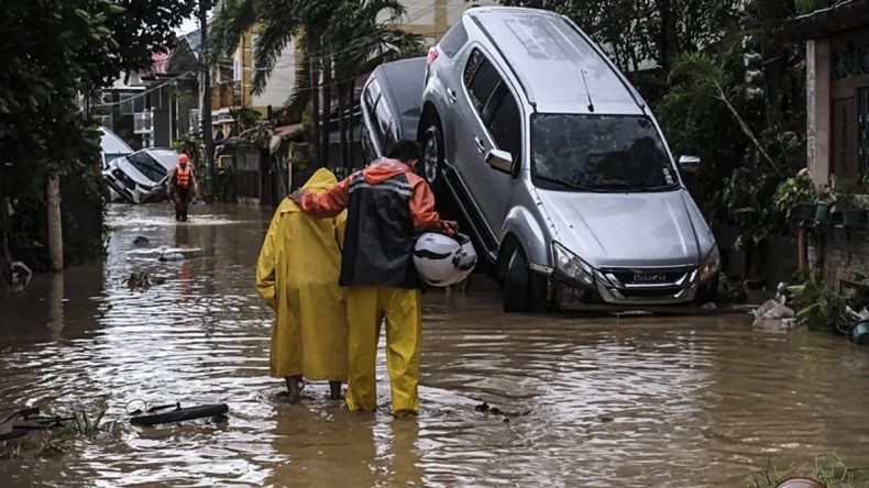 Filipinler Kalmaegi Tayfunu'nun Etkisi Altında: Kayıplar Artıyor