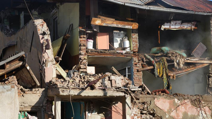 Flaş Gelişme… Erzurum'da Doğal Gaz Patlaması: İki Ev Yıkıldı, Bir Kişi Yaralandı