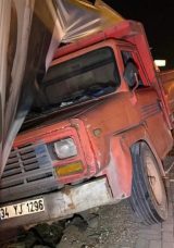 Freni Patlayan Kamyon Ortalığı Karıştırdı: 2 Yaralı