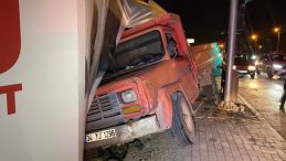 Freni Patlayan Kamyon Ortalığı Karıştırdı: 2 Yaralı