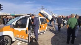 Freni Patlayan Tır, Ticari Taksiyi Bi&ccedil;ti! Feci Kazada 4 Kişi Hayatını Kaybetti, 1 Kişi Ağır Yaralı