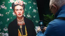 Frida Kahlo'nun Efsanevi Otoportresi 54,7 Milyon Dolara Satıldı!