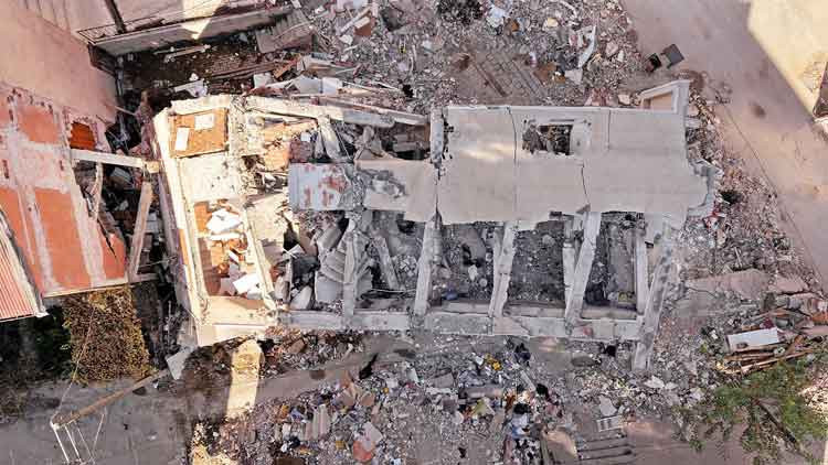 Gebze'de Bina Zeminden Dolayı Çökmüş