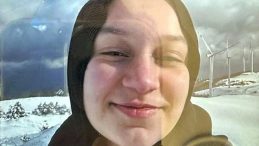 Gebze'de &Ccedil;&ouml;ken Binanın Altından Sağ Kurtulan Dilara Taburcu Oldu, Ailesinin Mezarını Ziyaret Etti