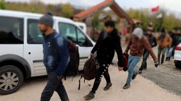 G&ouml;&ccedil;men Ka&ccedil;ak&ccedil;ılığına Ge&ccedil;it Verilmiyor: 4 Organizasyon &Uuml;yesi Tutuklandı
