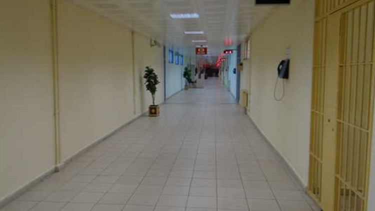 Gözü Dönmüş Baba, Cezaevinde 4 Yaşındaki Kızını Öldüresiye Dövdü