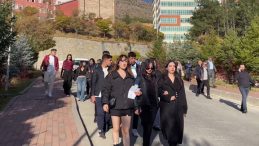 G&uuml;m&uuml;şhane'de &Ouml;ğrencilerden Silahla Rehin Alma Olayına Sessiz Y&uuml;r&uuml;y&uuml;şle Tepki