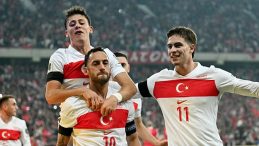 Hakan Çalhanoğlu: Kurtlar Vadisi müziğinde tüylerim diken diken oldu