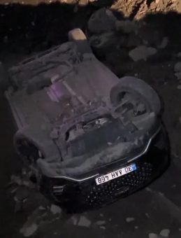 Hakkari'de Kaygı Verici Kaza: Otomobil Dereye Düştü! 2 Yaralı