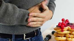 Hamburger ve Midye Tüketen 4 Kişi Hastaneye Sevk Edildi