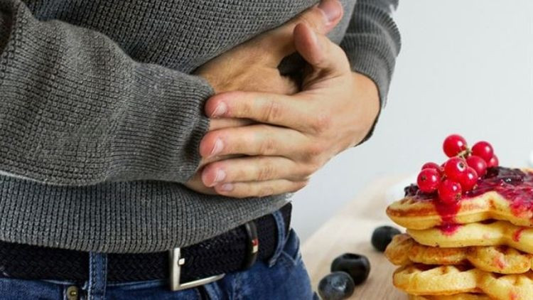 Hamburger ve Midye Tüketen 4 Kişi Hastaneye Sevk Edildi