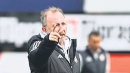 Hastaneden &Ccedil;ıkar &Ccedil;ıkarmaz Tesislere Koştu!