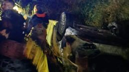 Hatay'da otomobil Asi Nehri'ne devrildi: Ka&ccedil;ak g&ouml;&ccedil;menleri taşıyordu! 9 yaralı