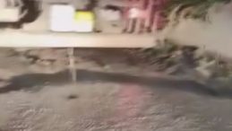 Hatay'da Yolun Ortasına Beton D&ouml;k&uuml;ld&uuml;: Umursamaz Tavır! 'Biz Zenginiz, Cezamızı &Ouml;deriz'