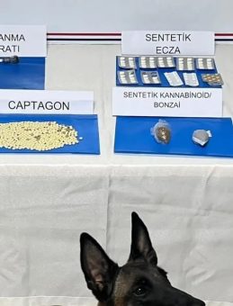 Hatay’da Sazlık Alanında Uyuşturucu Madde Ele Geçirildi: 100 Bin Adet!