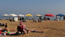 Hava sıcaklığı 30 dereceye ulaştı: Kasım ayında deniz keyfi