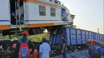 Hindistan'da Peş Peşe Tren Kazaları: 17 Can Kaybı