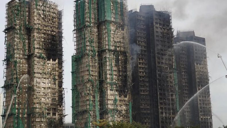 Hong Kong'da Yangın Felaketi: &Ouml;l&uuml; Sayısı Y&uuml;kseliyor