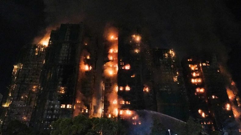 Hong Kong'daki Yangında Can Kaybı Artıyor