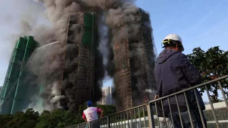 Hong Kong&rsquo;da Korkun&ccedil; Anlar: B&uuml;y&uuml;k Tesis Cehenneme D&ouml;n&uuml;şt&uuml;