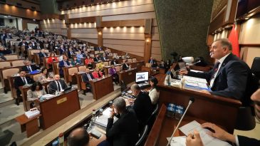 İBB Meclisi G&ouml;kkuş: İstanbul&rsquo;u 94&rsquo;te nasıl u&ccedil;urumun kenarından aldıysak yine alırız