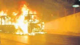 İETT Otob&uuml;s&uuml; Alev Topuna D&ouml;nd&uuml;