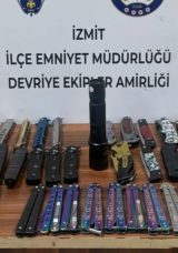 İki &Ccedil;ocuğun &Uuml;zerinden 52 Kesici Alet &Ccedil;ıktı