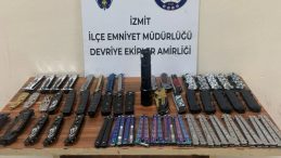 İki &Ccedil;ocuğun &Uuml;zerinden 52 Kesici Alet &Ccedil;ıktı