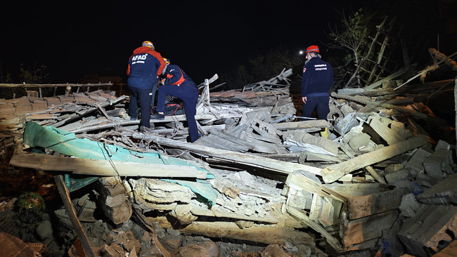 İki Katlı Metruk Bina &Ccedil;&ouml;kt&uuml;