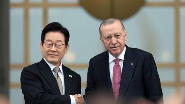 İletişim Başkanı Duran'dan, Cumhurbaşkanı Erdoğan ve G&uuml;ney Kore Devlet Başkanı Lee g&ouml;r&uuml;şmesine ilişkin paylaşım