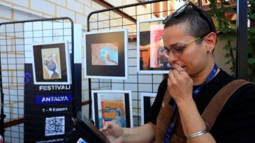 İranlı Ressam, 150'ye Yakın Eserinin Kaybolduğuna Dair Şikayette Bulundu